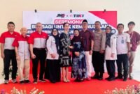 JNE melalui program CSRnya secara simbolis menyerahkan bantuan berupa dua unit mobil ambulans dan satu unit mobil jenazah kepada Masjid Jami’ Soeprapto Soeparno di Taman Yayasan Tuna Netra
Jakarta Timur dan Masjid Nur’aini di Pangkal Pinang. 