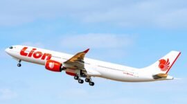 Penumpang Lion Air diduga buat ancaman bom saat pesawat hendak lepas landas. (Facebook.com @Lion Air Group)